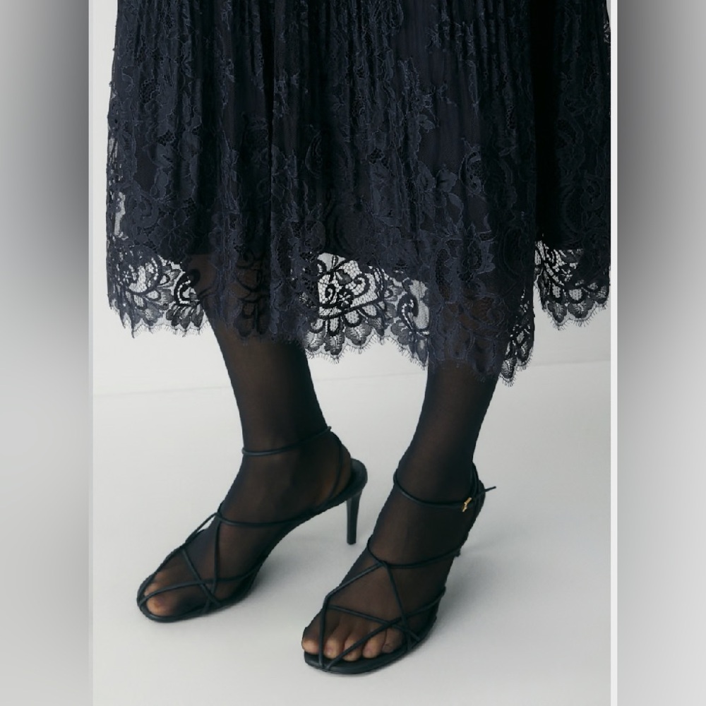 NEW Aritzia Black Tuberose Lace tiered Midi Dress Size XS - Picture 5 of 12